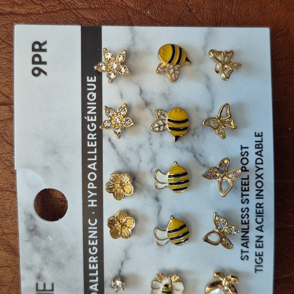 NWT! Bees, Butterflies, And Flowers Stud Earrings! - Picture 5 of 6